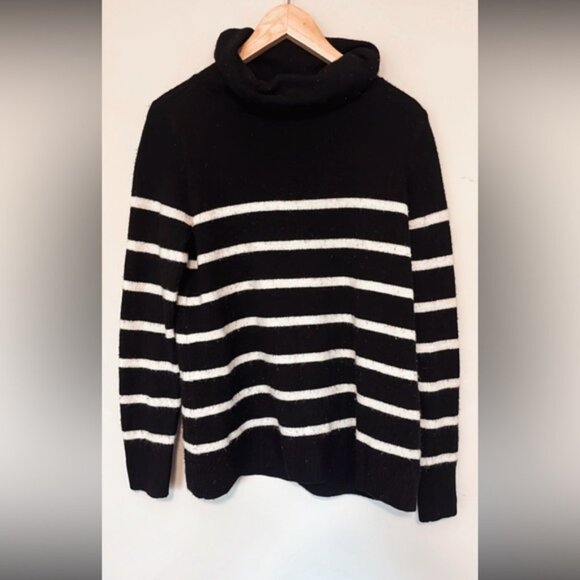 Old Navy Black and White Striped Sweater - Picture 1 of 3